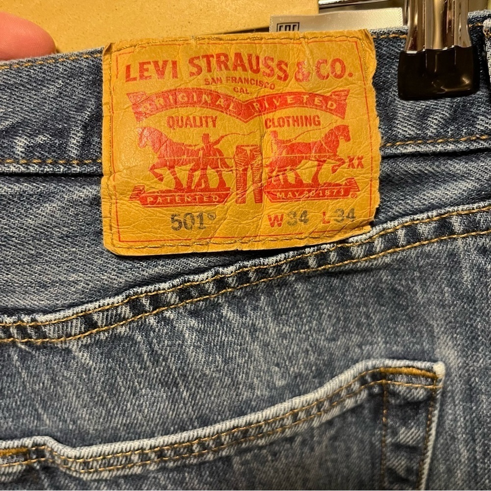 LEVI’S ~ Men’s Classic 501s Button Fly 34x34 Blue Medium Wash Jeans - Picture 4 of 6